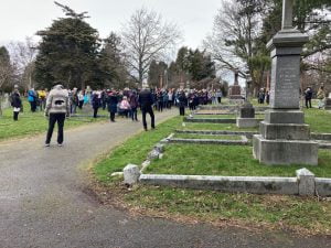 Ross Bay Cemetery showing walkways and a variety of gravemarkers in parklike stting